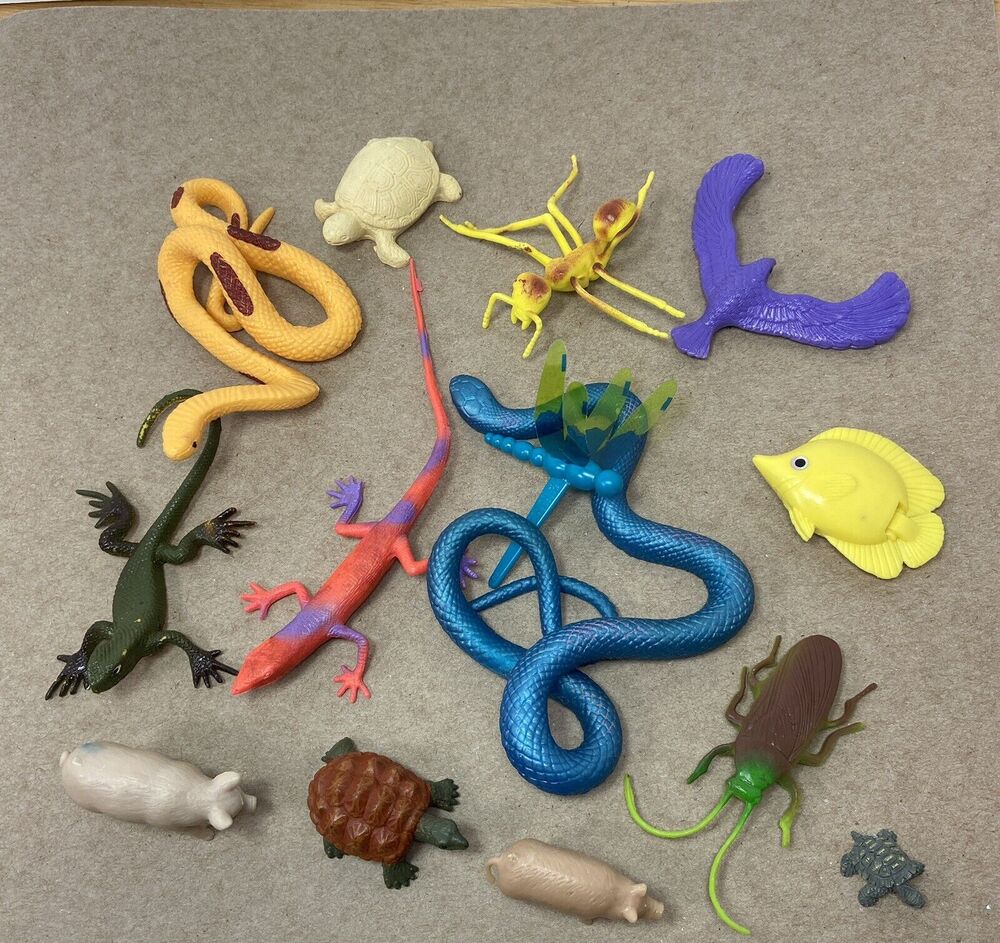 Lot of 14 Plastic and Rubber Play Set Toy Animals various Sizes Art
